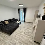 Apartment Spacious Downtown By Managr Brasov