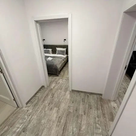 Spacious Downtown By Managr Apartment Brasov